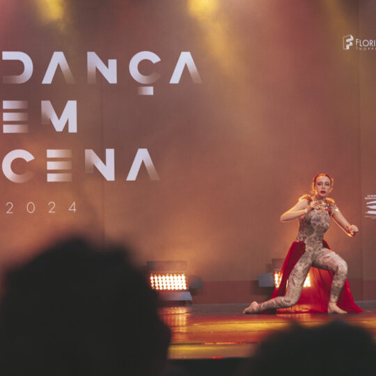 https://marte.art.br/dancaemcena/wp-content/uploads/sites/3/2024/06/000800_TOURNEE_AF_LUMINA_FLORIANOPOLIS_WEB-540x540.jpg