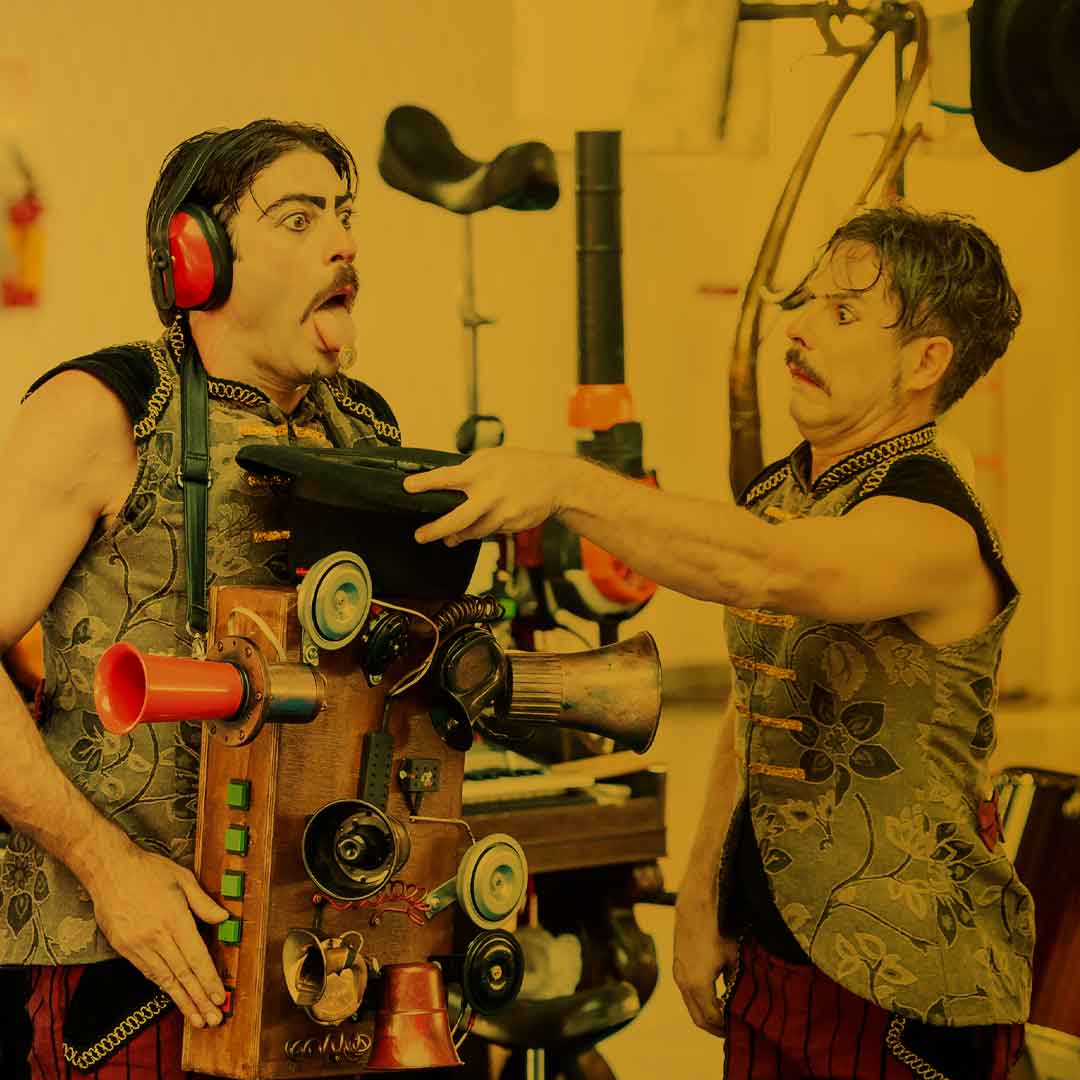 https://marte.art.br/festivaldecirco2024/wp-content/uploads/sites/15/2022/09/clake.jpg