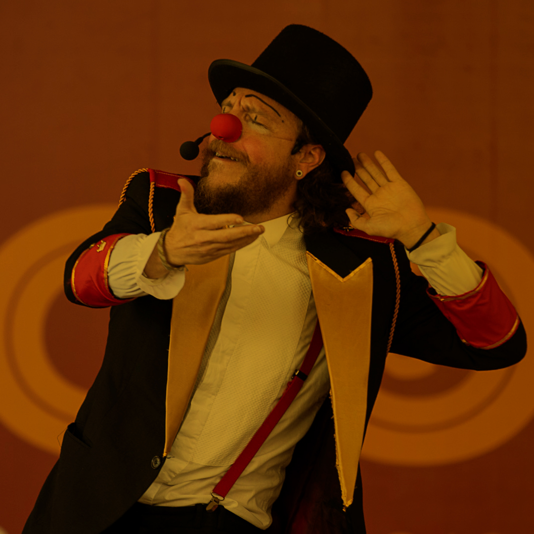 https://marte.art.br/festivaldecirco2024/wp-content/uploads/sites/15/2022/10/kalid.jpg