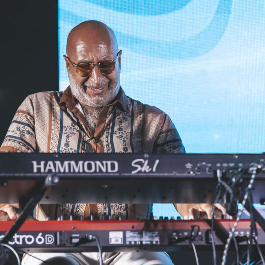 https://marte.art.br/marte/wp-content/uploads/2025/04/2432_SEXTA_JAZZ_RAY_CHARLES_190425_WEB-540x540.jpg