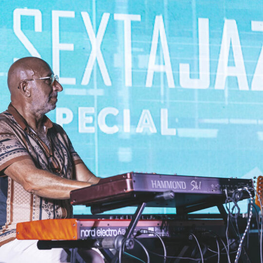 https://marte.art.br/marte/wp-content/uploads/2025/04/2549_SEXTA_JAZZ_RAY_CHARLES_190425_WEB-540x540.jpg